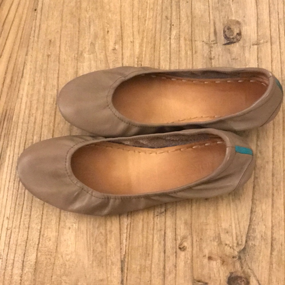 Taupe Tieks, Size 10